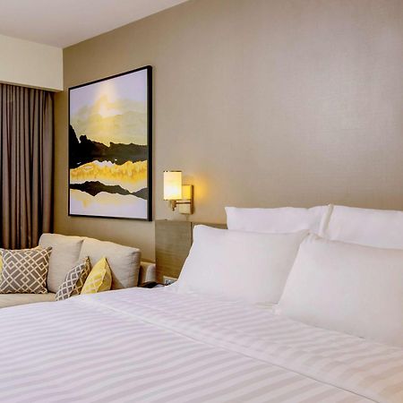 Novotel Suites Manila At Acqua Mandaluyong Екстериор снимка