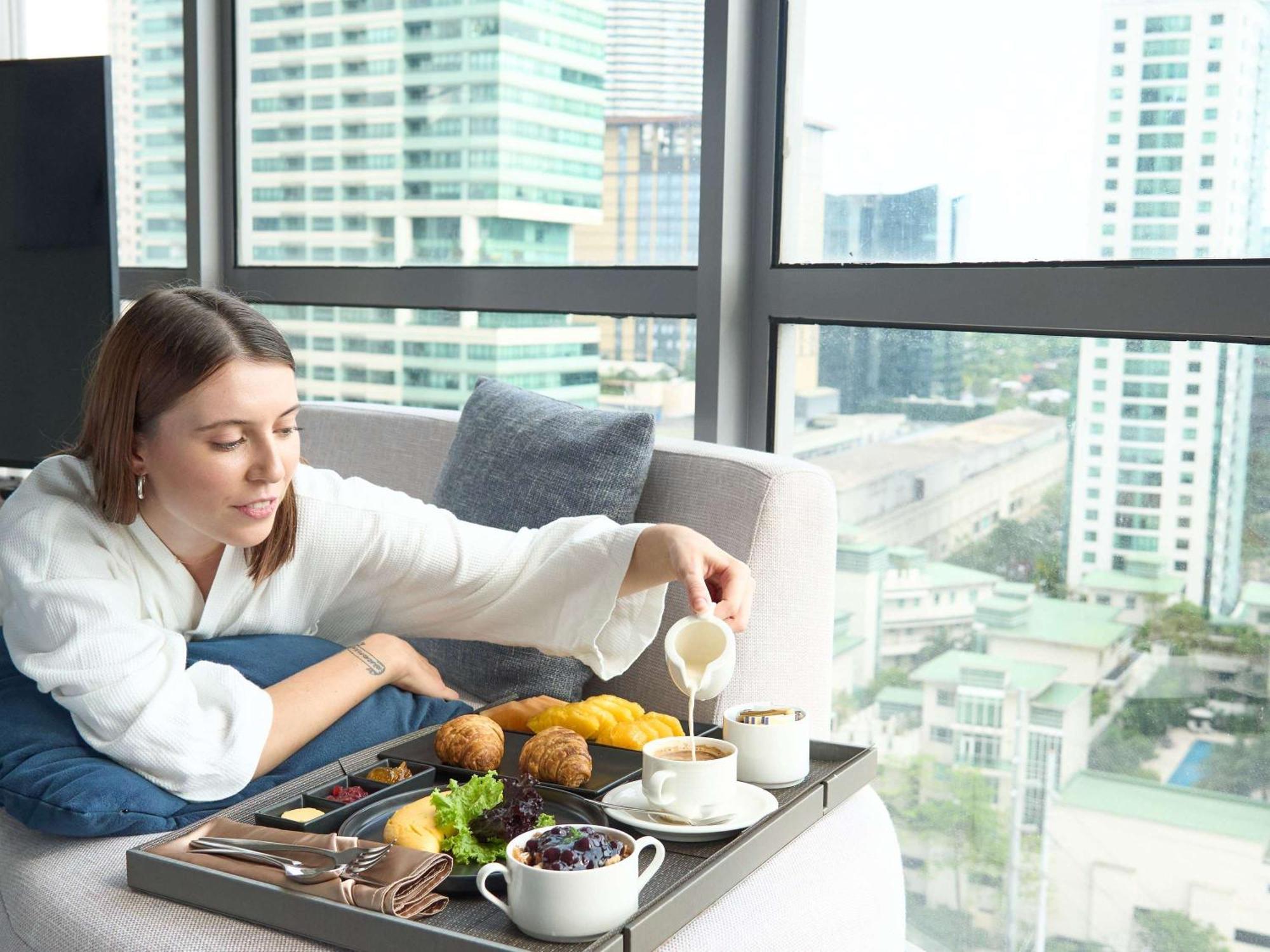 Novotel Suites Manila At Acqua Mandaluyong Екстериор снимка