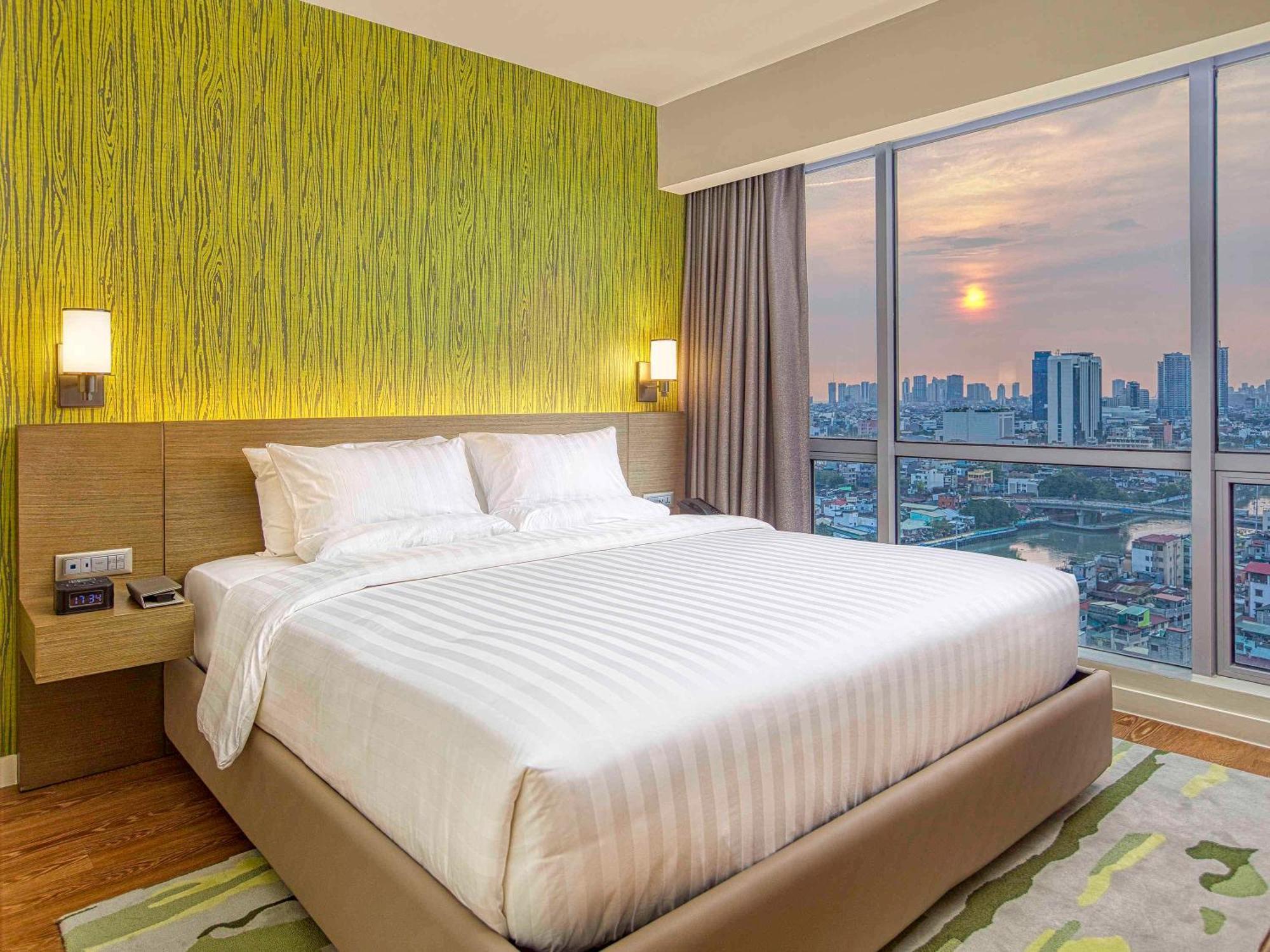 Novotel Suites Manila At Acqua Mandaluyong Екстериор снимка