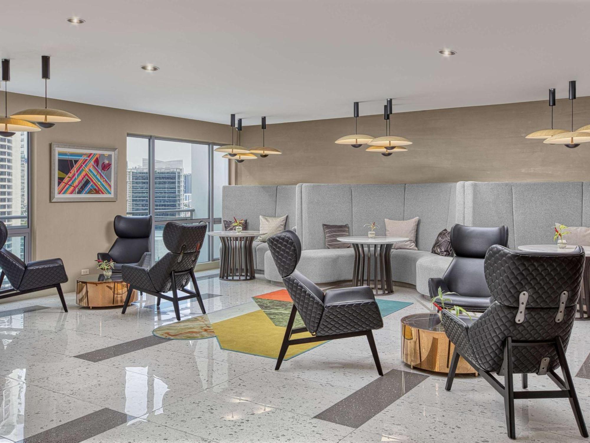 Novotel Suites Manila At Acqua Mandaluyong Екстериор снимка