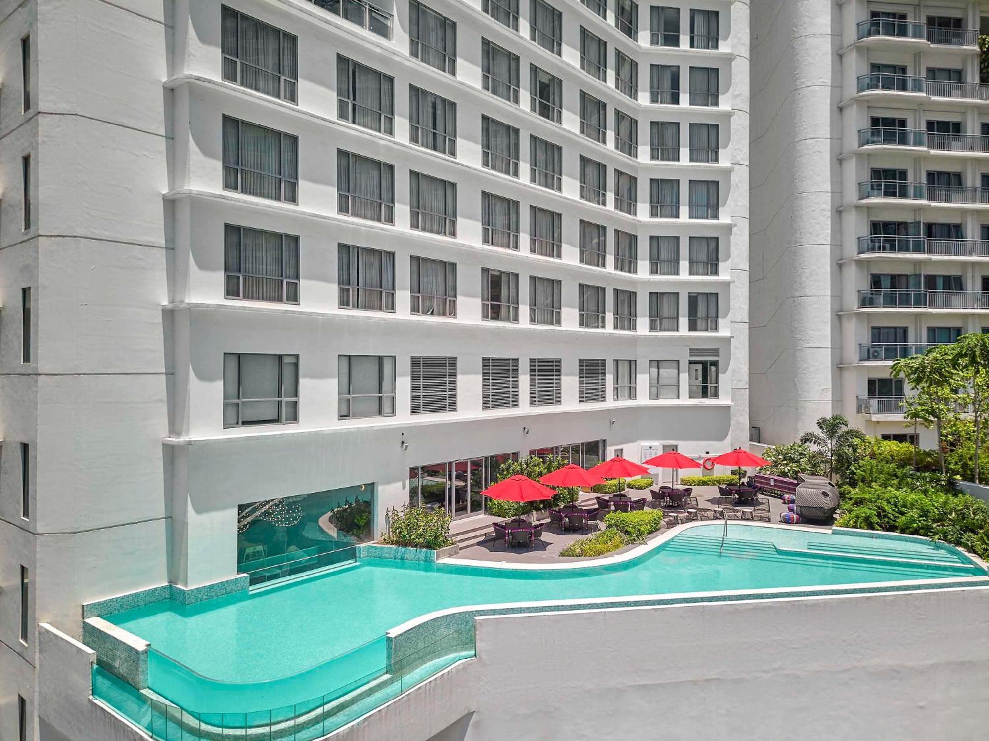 Novotel Suites Manila At Acqua Mandaluyong Екстериор снимка