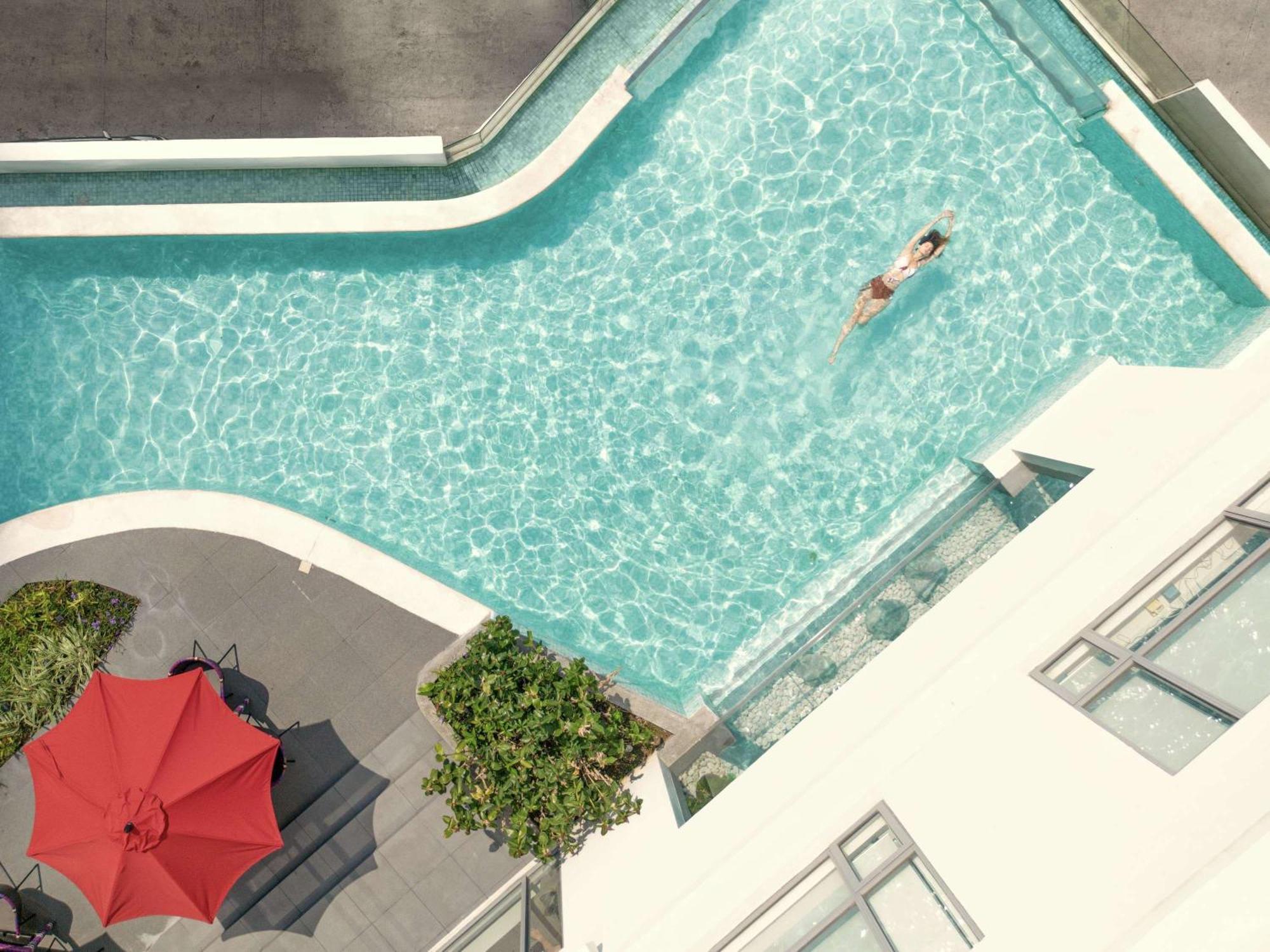 Novotel Suites Manila At Acqua Mandaluyong Екстериор снимка