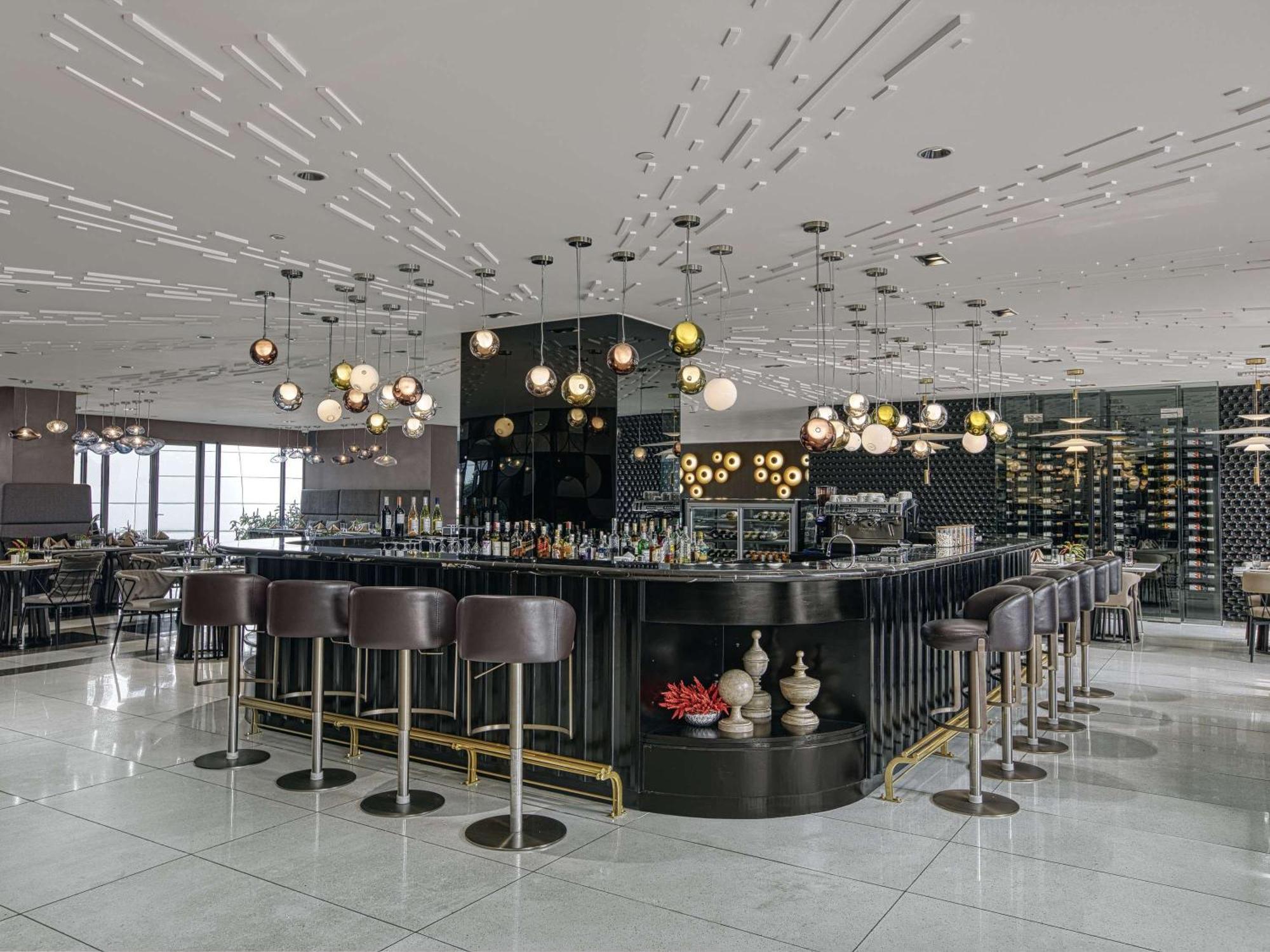 Novotel Suites Manila At Acqua Mandaluyong Екстериор снимка