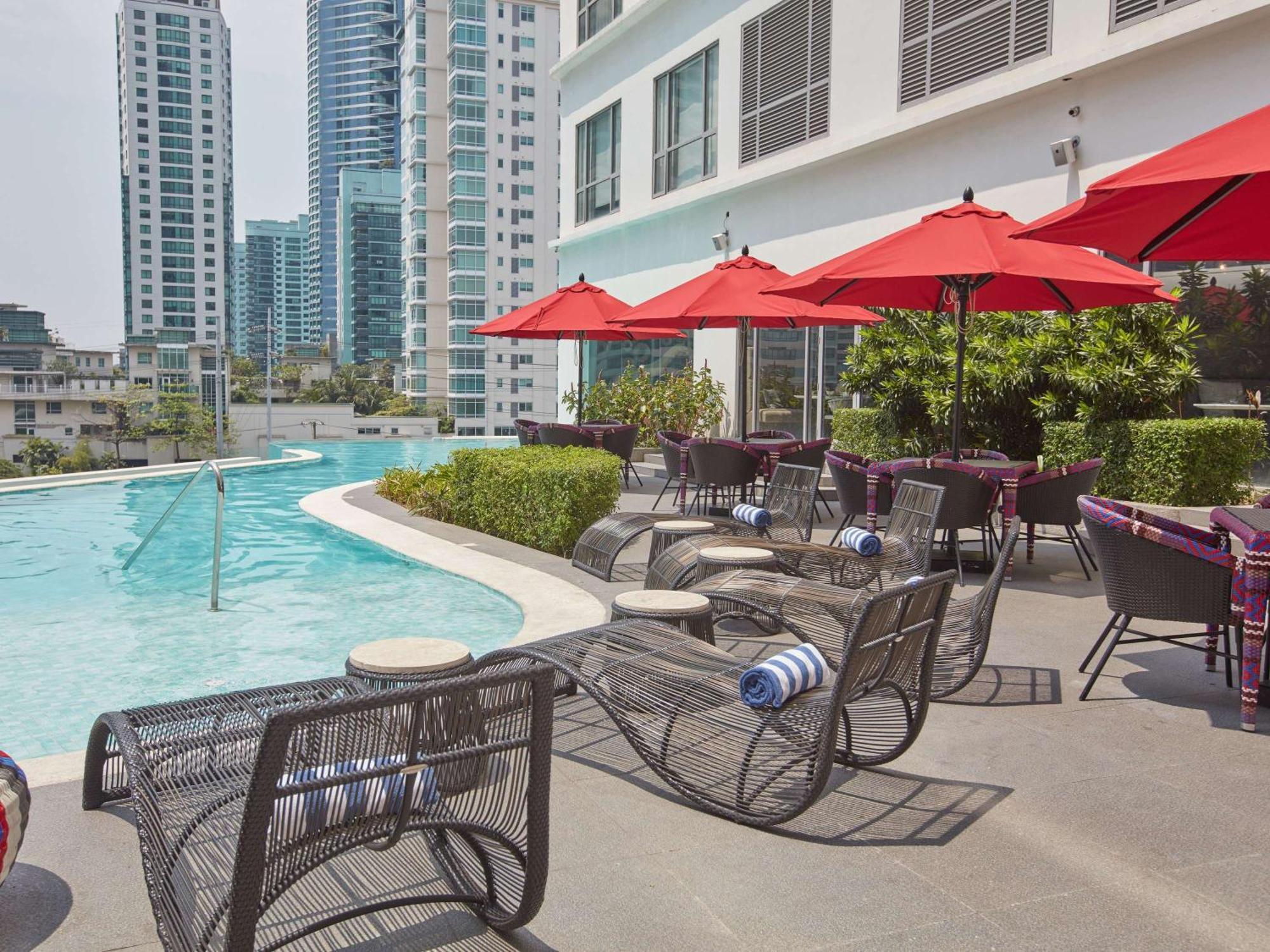 Novotel Suites Manila At Acqua Mandaluyong Екстериор снимка