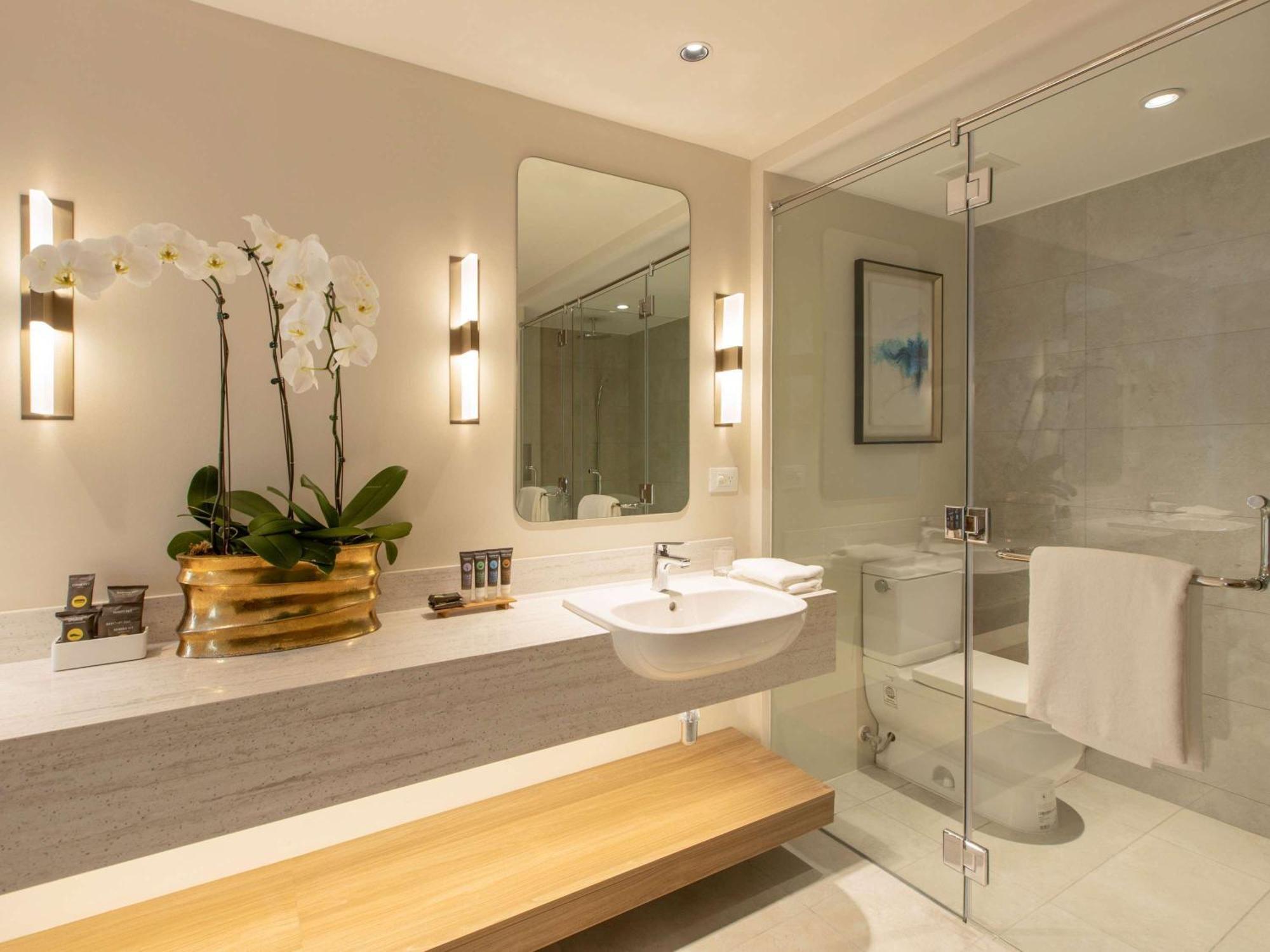 Novotel Suites Manila At Acqua Mandaluyong Екстериор снимка