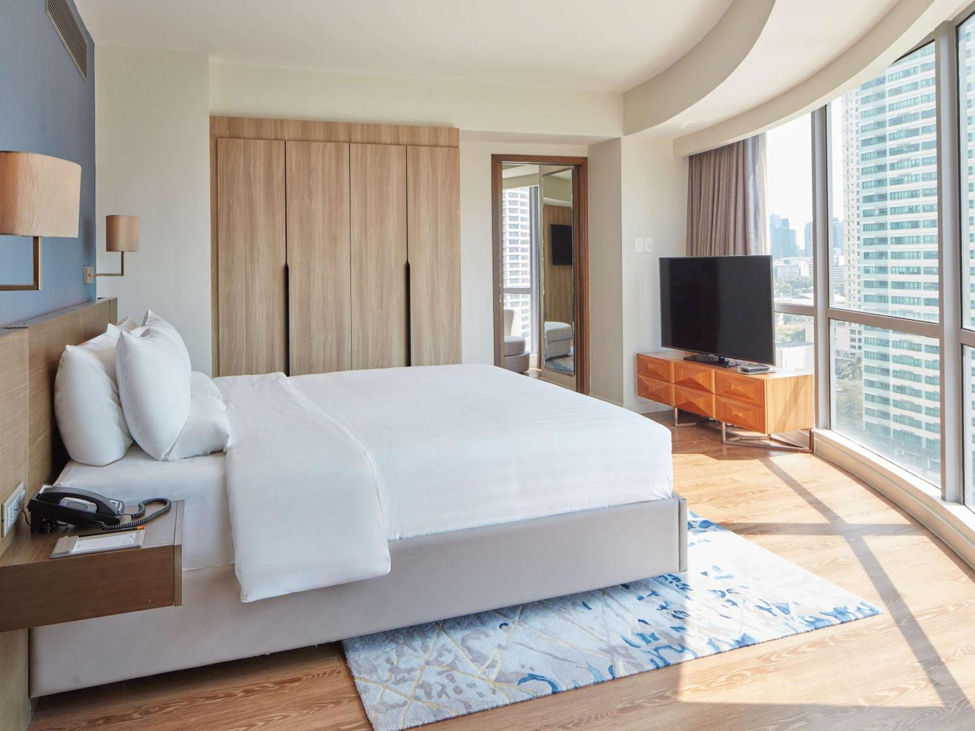 Novotel Suites Manila At Acqua Mandaluyong Екстериор снимка