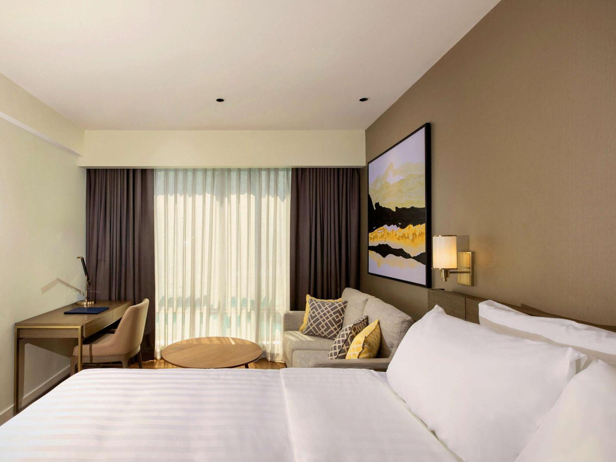 Novotel Suites Manila At Acqua Mandaluyong Екстериор снимка
