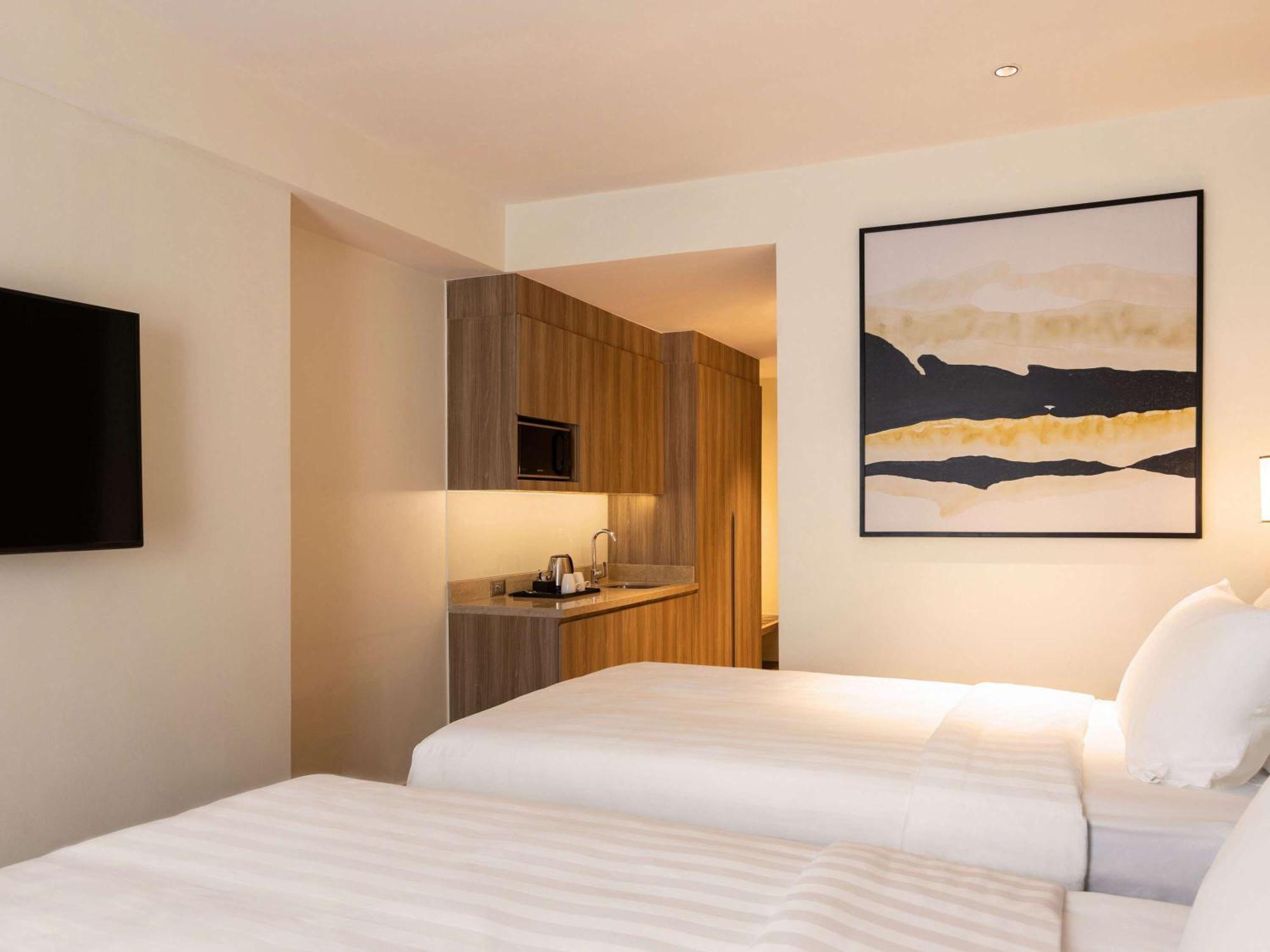 Novotel Suites Manila At Acqua Mandaluyong Екстериор снимка