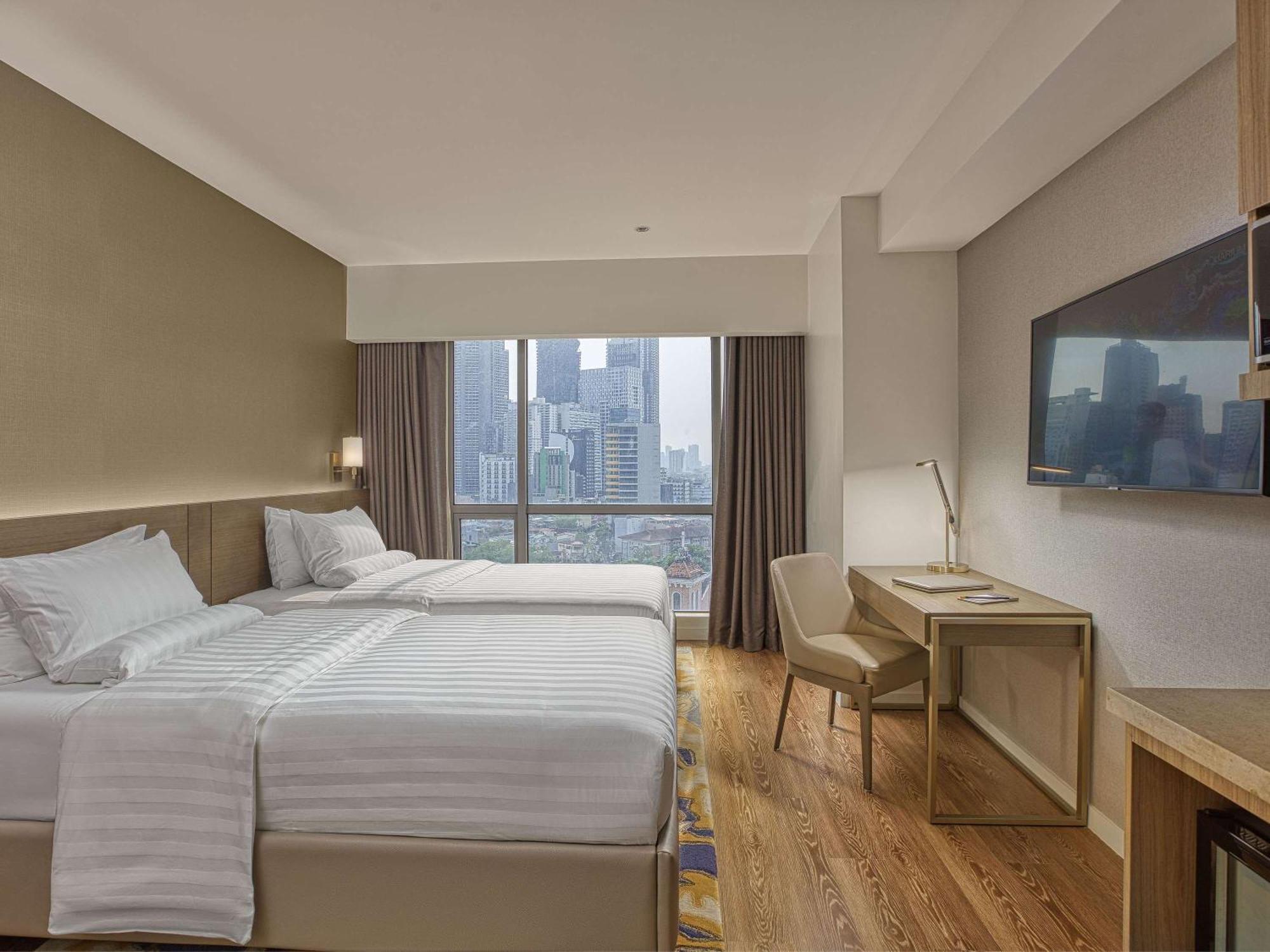 Novotel Suites Manila At Acqua Mandaluyong Екстериор снимка