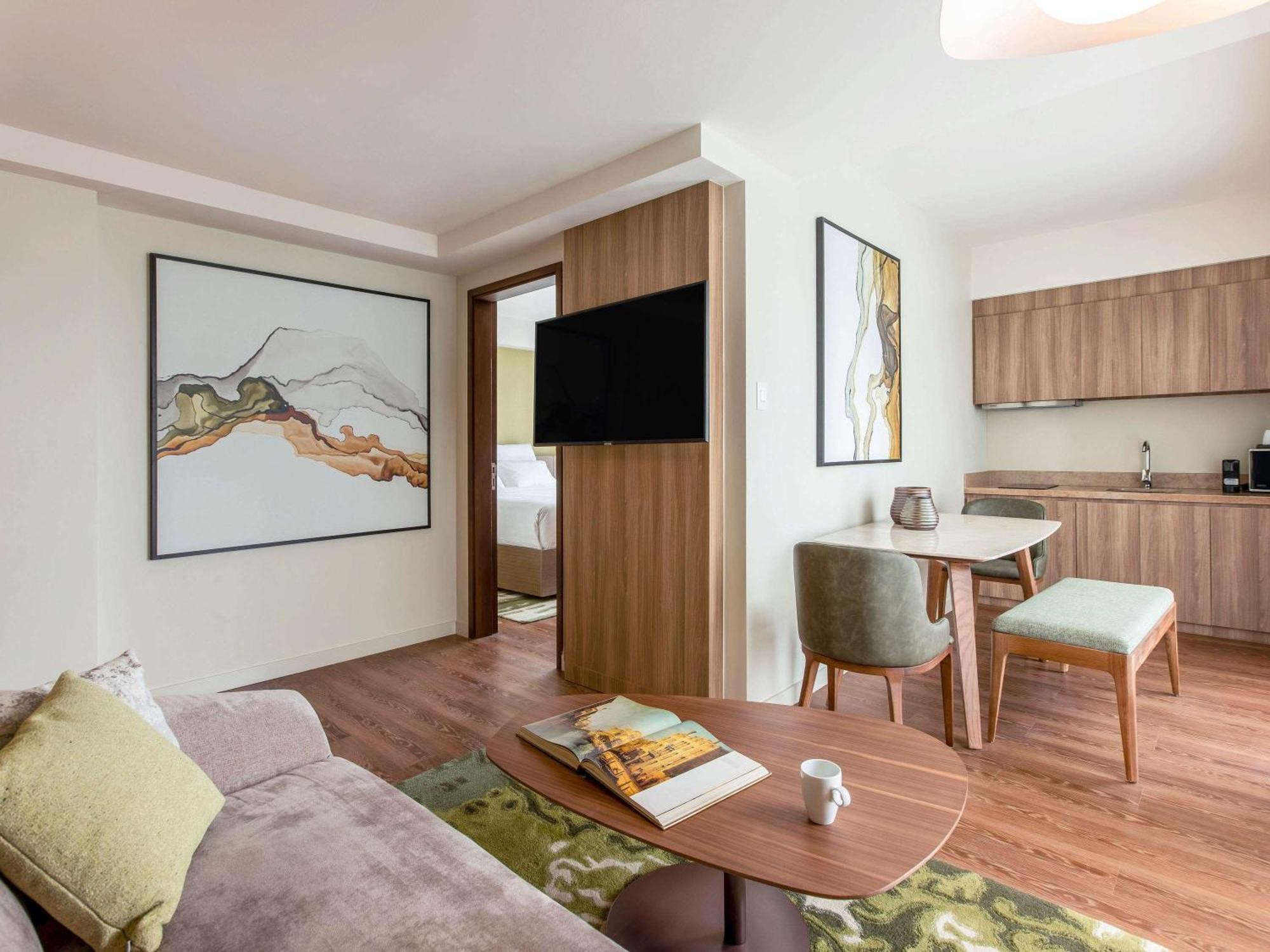 Novotel Suites Manila At Acqua Mandaluyong Екстериор снимка