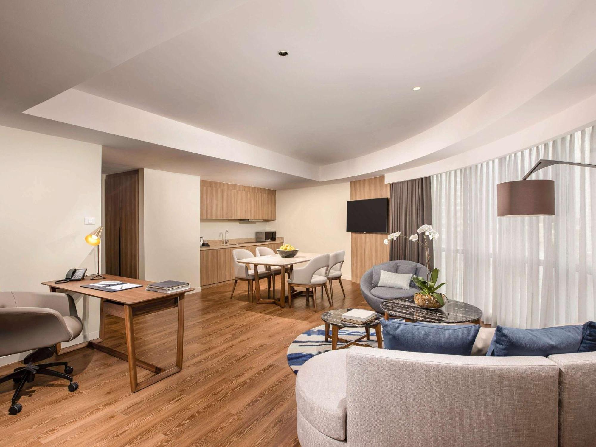 Novotel Suites Manila At Acqua Mandaluyong Екстериор снимка
