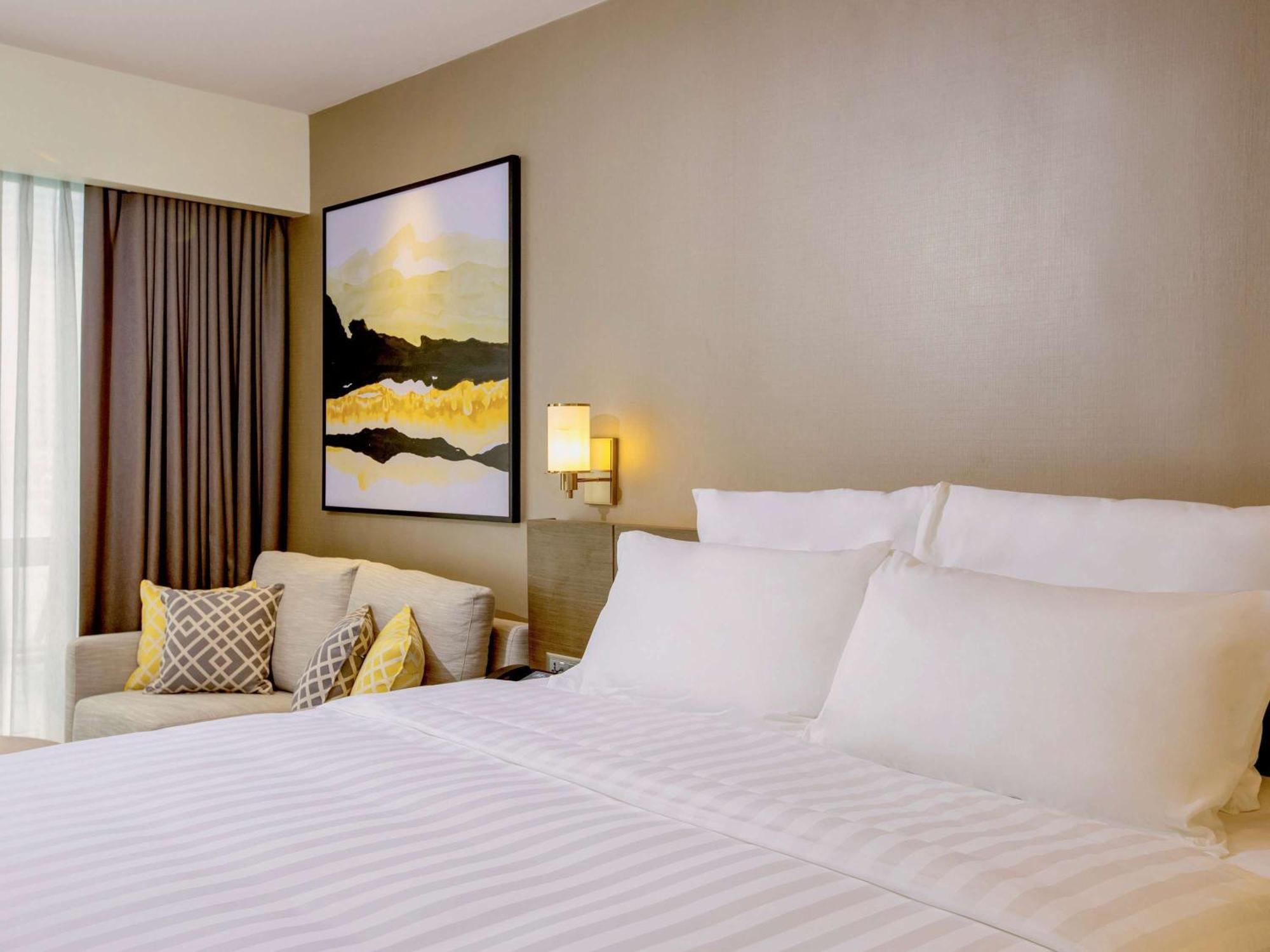 Novotel Suites Manila At Acqua Mandaluyong Екстериор снимка