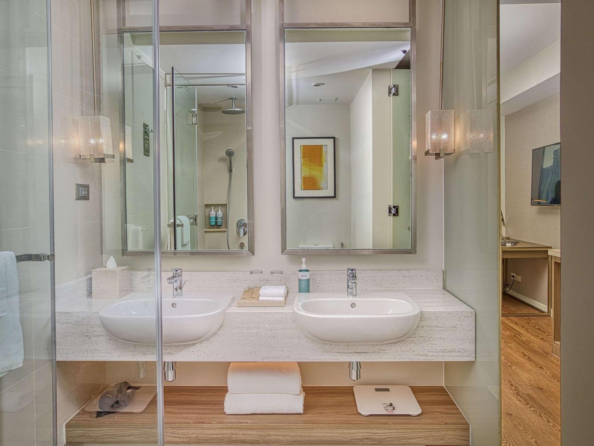 Novotel Suites Manila At Acqua Mandaluyong Екстериор снимка