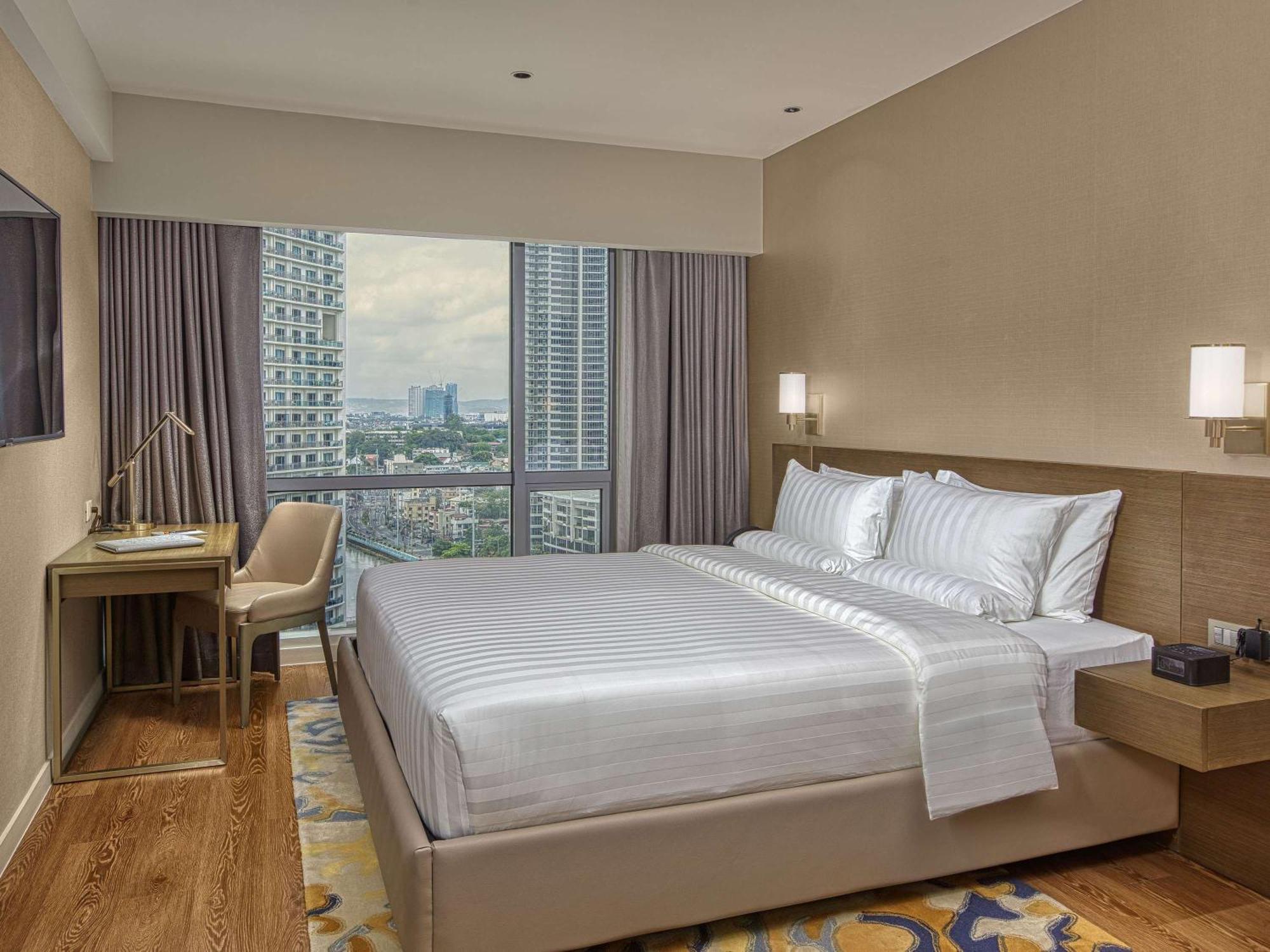 Novotel Suites Manila At Acqua Mandaluyong Екстериор снимка