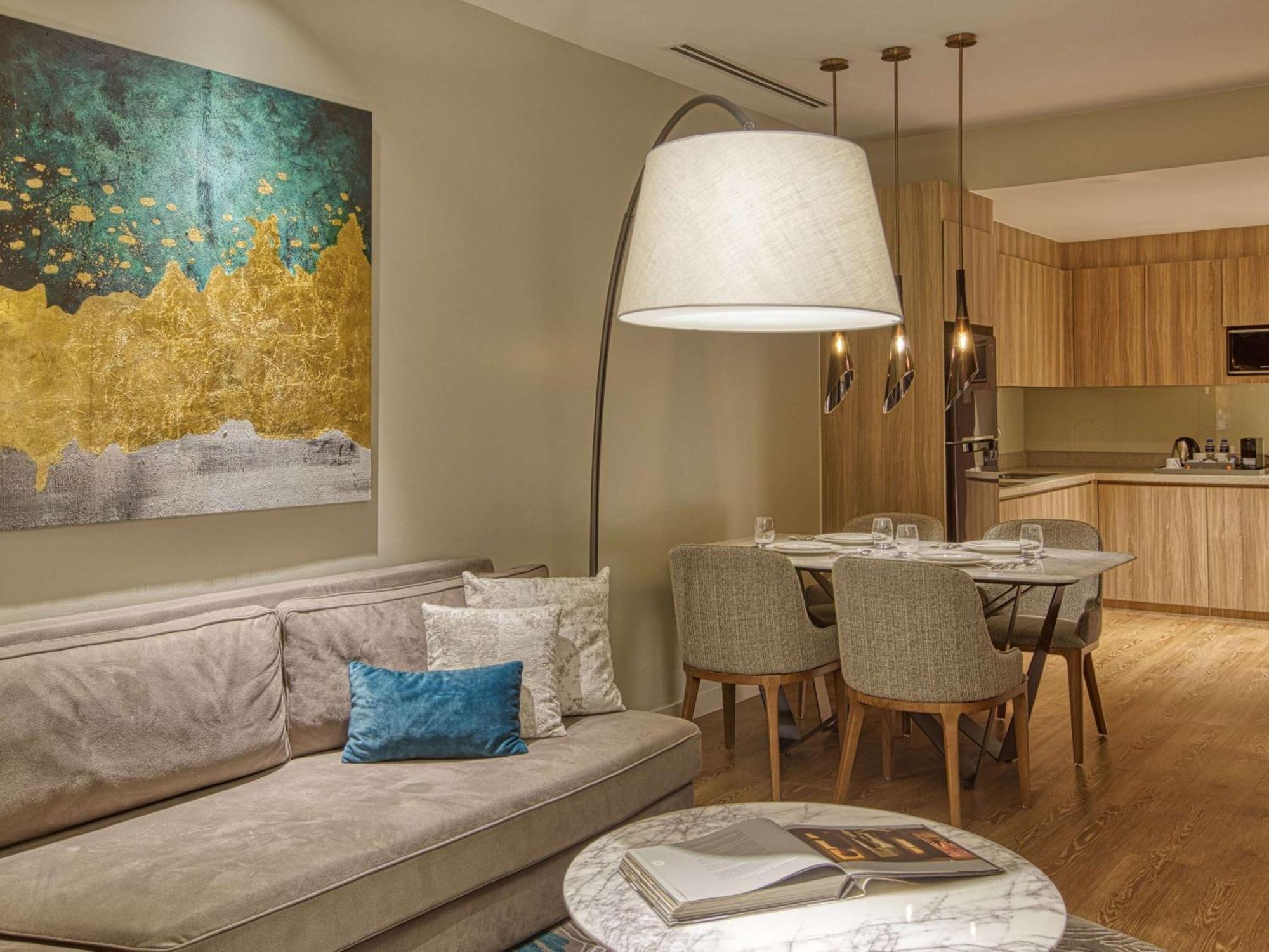 Novotel Suites Manila At Acqua Mandaluyong Екстериор снимка