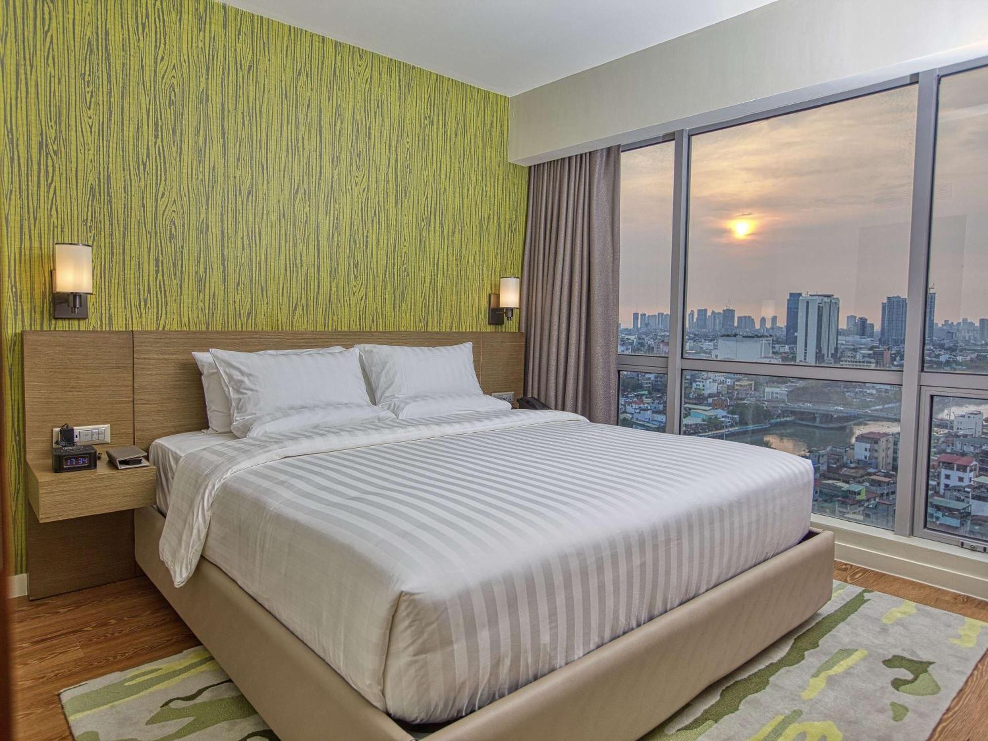 Novotel Suites Manila At Acqua Mandaluyong Екстериор снимка